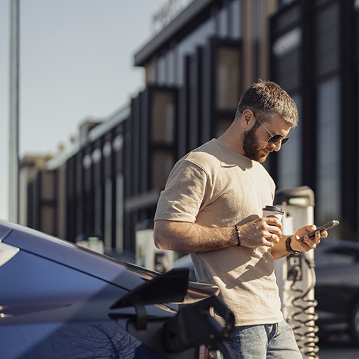 La Comisión Europea cambia la normativa del coche eléctrico y su combustión