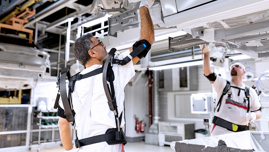 Uso de exoesqueletos en las cadenas de producción de las factorías de Audi- ÓN