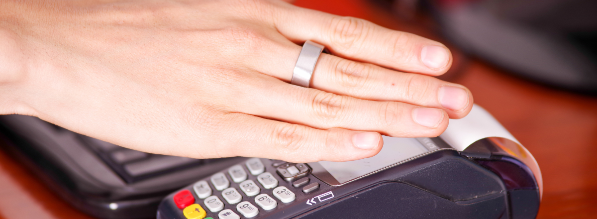 Este anillo NFC permite pagar tus compras con sólo mover un dedo